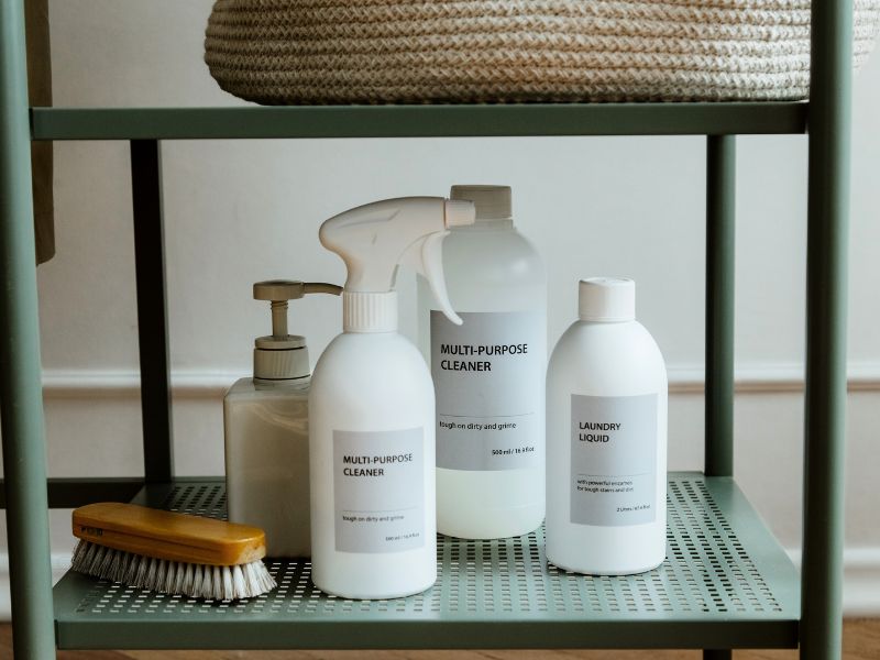 Gdzie przechowywać środki czystości w firmie?